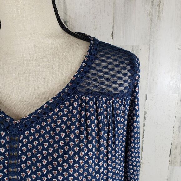 Suzanne Betro Floral Crochet Top - Picture 3 of 10